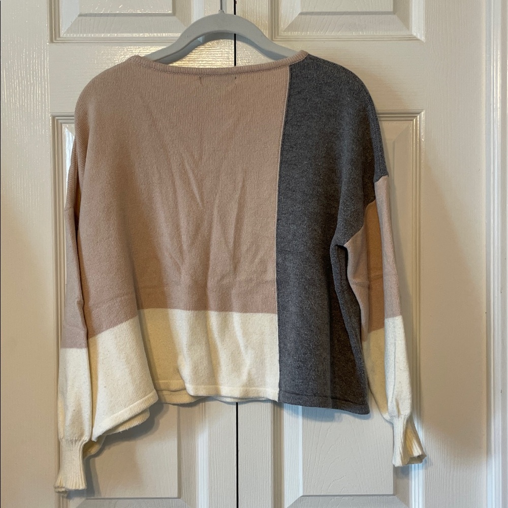 Cropped Color Block Sweater - Picture 3 of 4